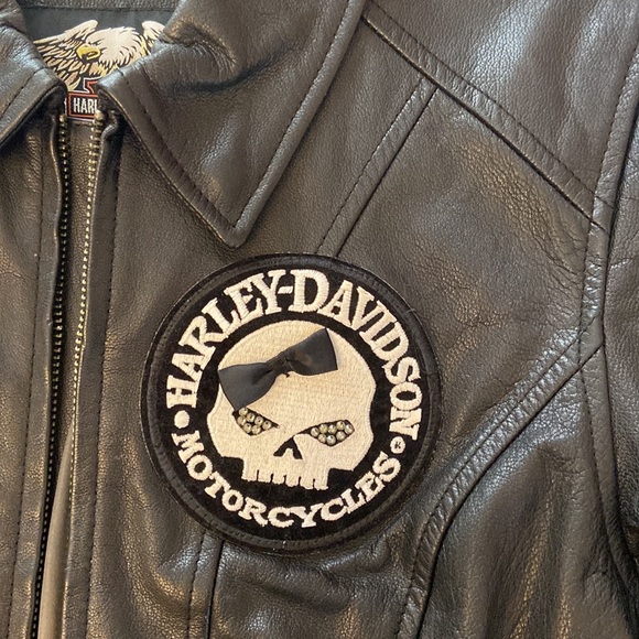 Womens leather Harley Davidson rhinestone shield jacket - Picture 12 of 17